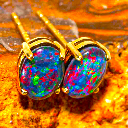  A SUPER GEM 14KT YELLOW GOLD AUSTRALIAN OPAL STUD EARRINGS