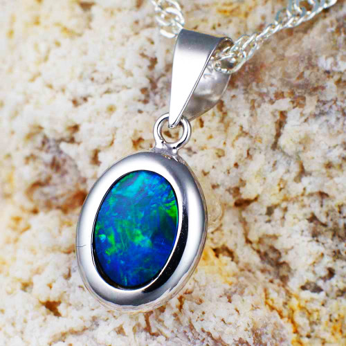 * A BLUE MOUNTAIN 14KT WHITE GOLD AUSTRALIAN OPAL NECKLACE