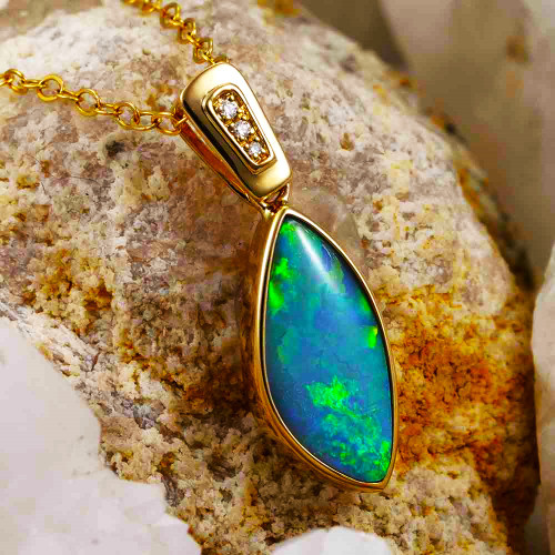 *  TRES BON 14KT YELLOW GOLD & DIAMOND AUSTRALIAN OPAL NECKLACE