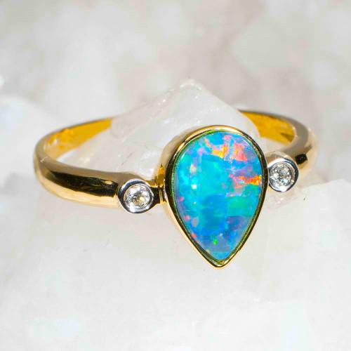 * 1 RAINBOW TEARDROP 14KT YELLOW GOLD & DIAMOND AUSTRALIAN OPAL RING