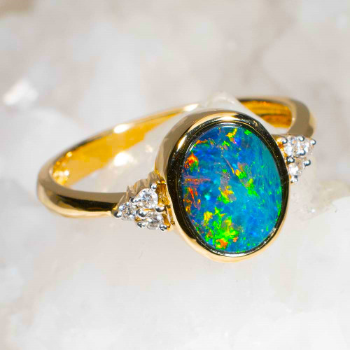 * 1 RASPBERRY BERET 14KT YELLOW GOLD & DIAMOND AUSTRALIAN OPAL RING