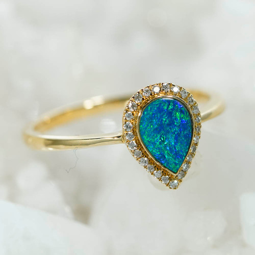 * 1 REFRESHED GOLD & DIAMOND AUSTRALIAN OPAL RING