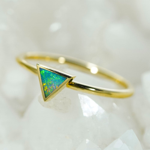 * A WORLD CLASS YELLOW GOLD AUSTRALIAN OPAL RING