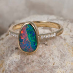   *    A   MOSAIC MINGLE 14KT YELLOW GOLD & DIAMOND AUSTRALIAN OPAL RING