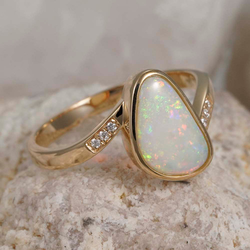 * 1 BRIGHT NECTAR 14KT YELLOW GOLD & DIAMOND AUSTRALIAN WHITE OPAL RING