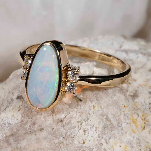 * 1 GLITTER ARENA 14KT YELLOW GOLD & DIAMOND AUSTRALIAN WHITE OPAL RING